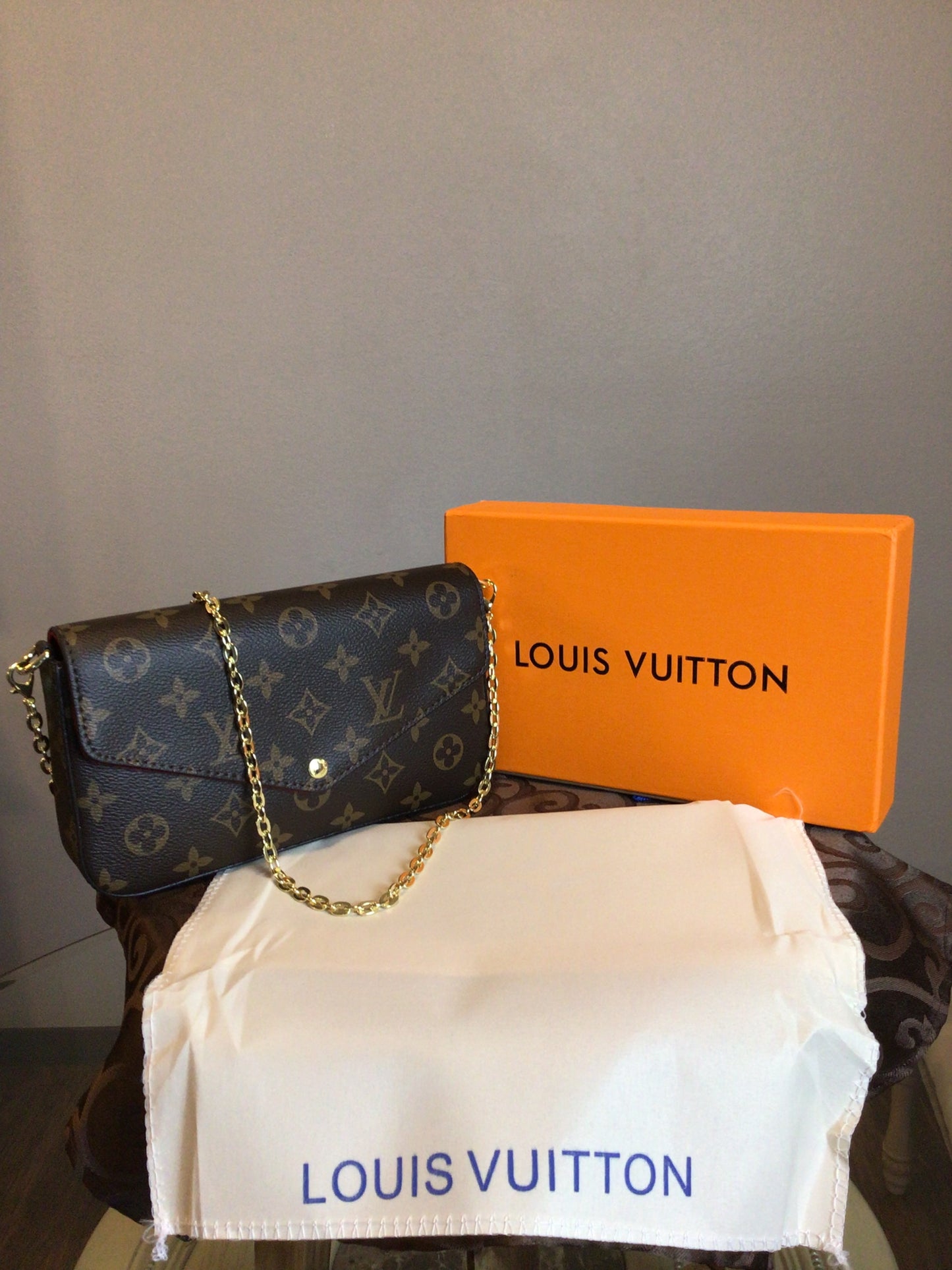 Bags / Louis Vuitton Crossbody